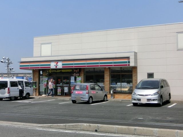 コンビニ　セブンイレブン千葉稲毛海岸駅前店（コンビニ）まで391m