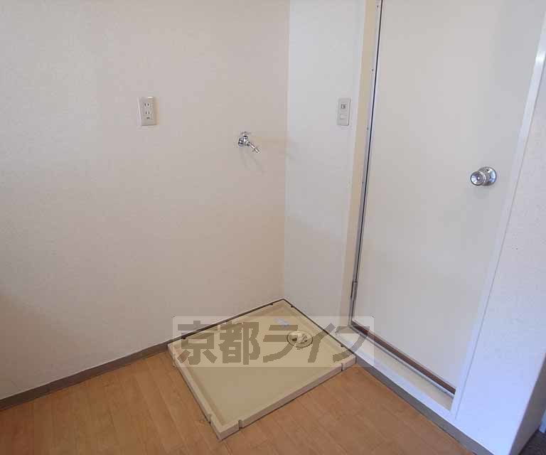 その他設備　現代っ子の定番、室内洗濯機置き場。