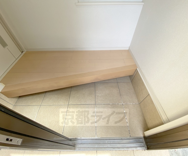 玄関　広々とした玄関です。
