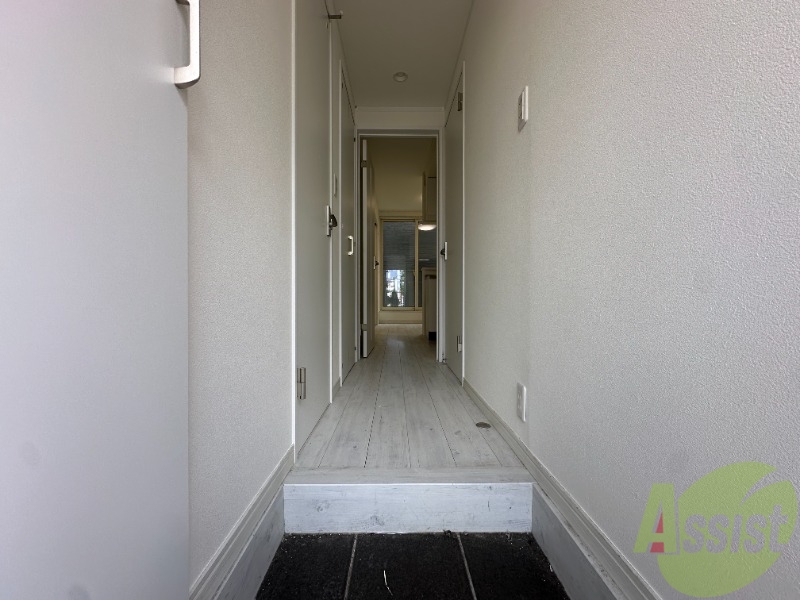 玄関　玄関から撮影しました。明るい印象がありますね。