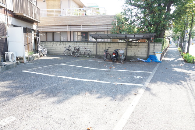 駐車場　★敷地内駐車場★（空き状況・使用料等詳細はご確認下さい）