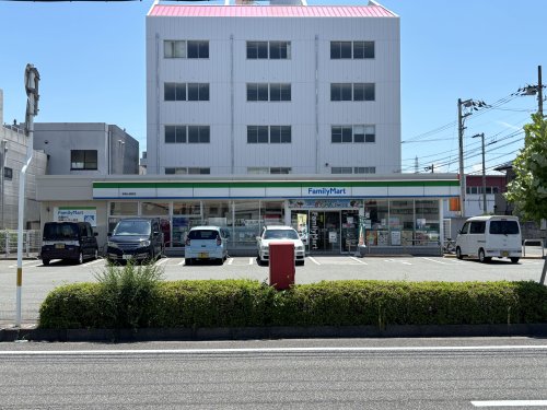 コンビニ　ファミリーマート 徳島山城西店（コンビニ）まで734m