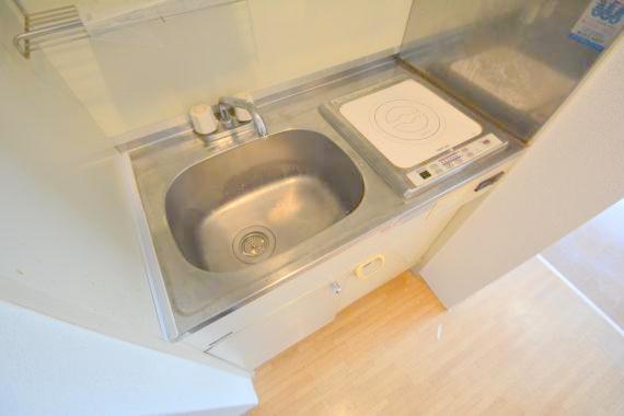 キッチン　お掃除しやすいＩＨクッキングヒーターです。
