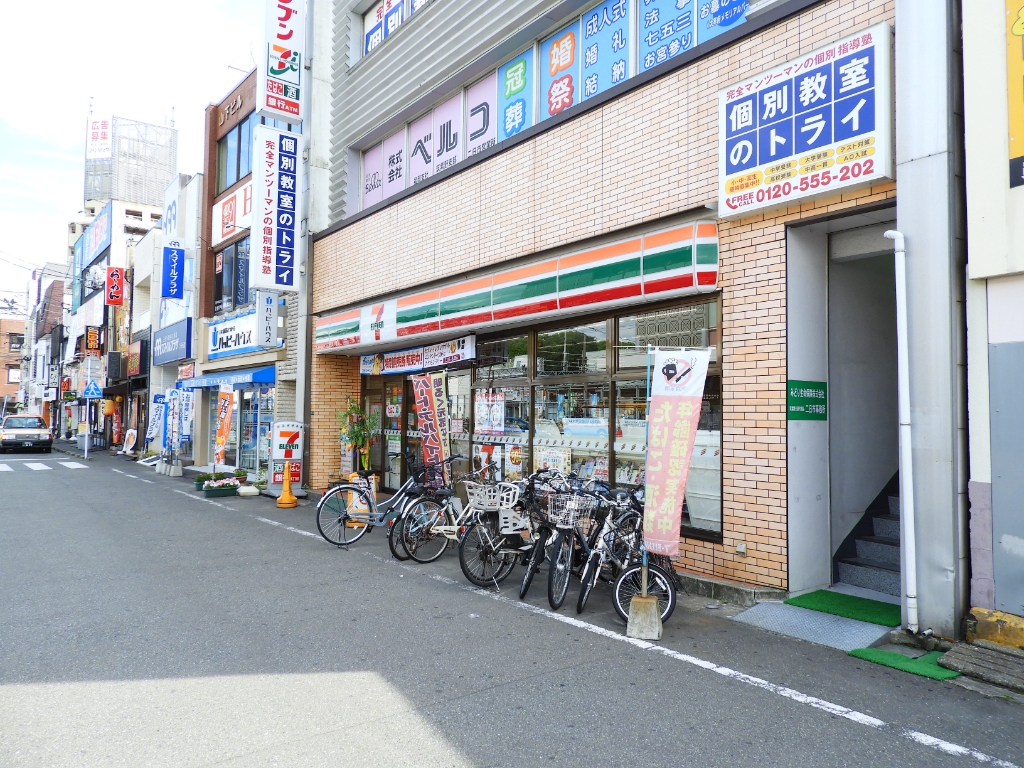 コンビニ　セブンイレブン 西鉄二日市駅前店（コンビニ）まで358m