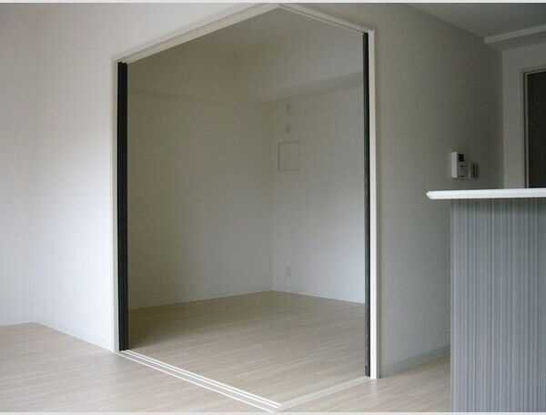 その他部屋・スペース　落ち着いて過ごせるお部屋なので、寝室にいかがでしょうか