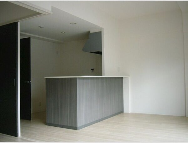 居室・リビング　こちらのリビングで趣味の時間をお楽しみください