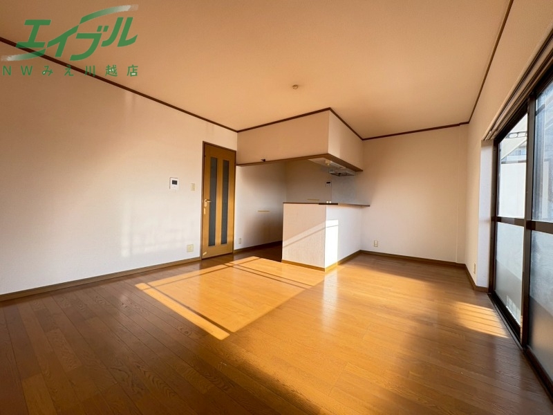 居室・リビング　同物件別部屋の写真となります