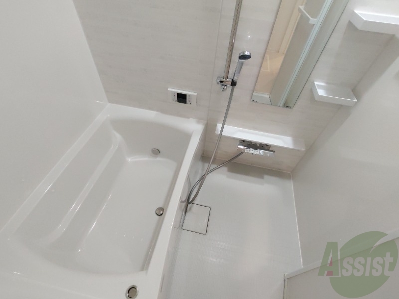 バス・シャワールーム　浴室は綺麗で追い焚きも付いて気持ちよくお過ごしいただけます。