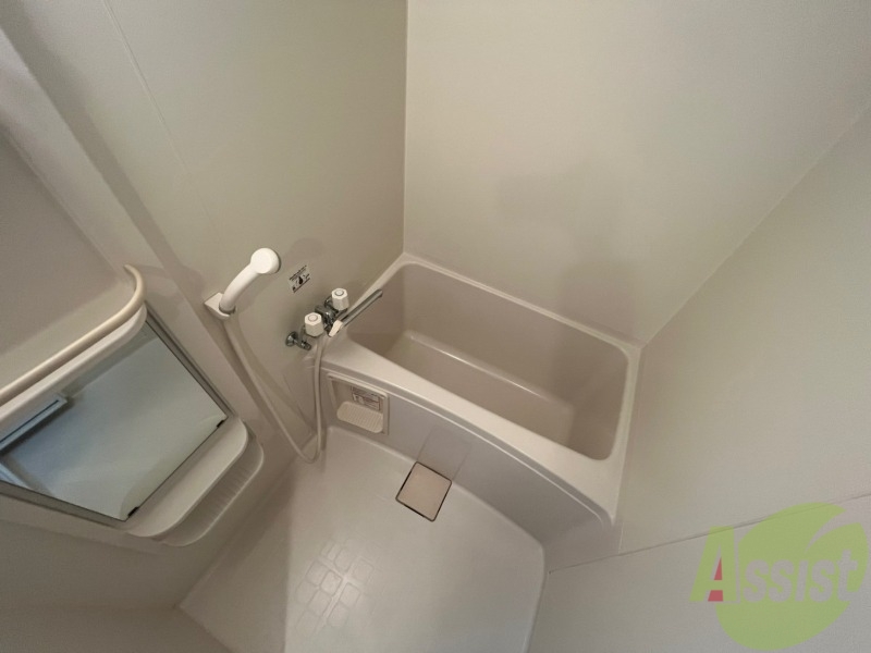 バス・シャワールーム　お風呂になります。一日の疲れを癒してくださいね。