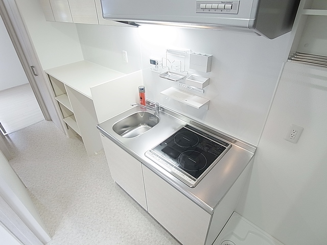 キッチン　システムキッチンはＩＨ２口で収納箇所が豊富