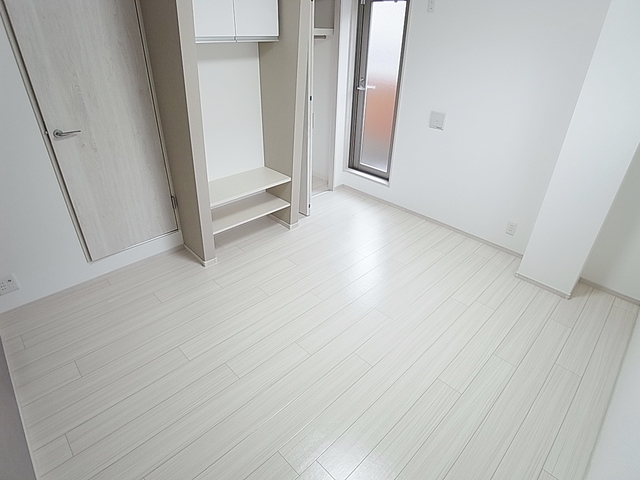 居室・リビング　人気の白基調で清潔感のある美麗室内