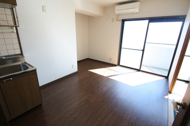 居室・リビング　同タイプ別室の参考写真です。※現況優先