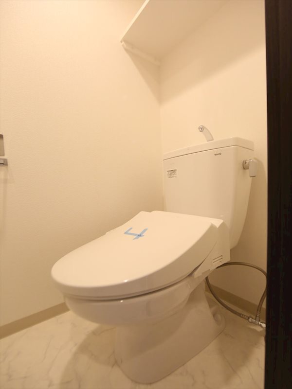 トイレ　温水洗浄暖房便座付トイレ