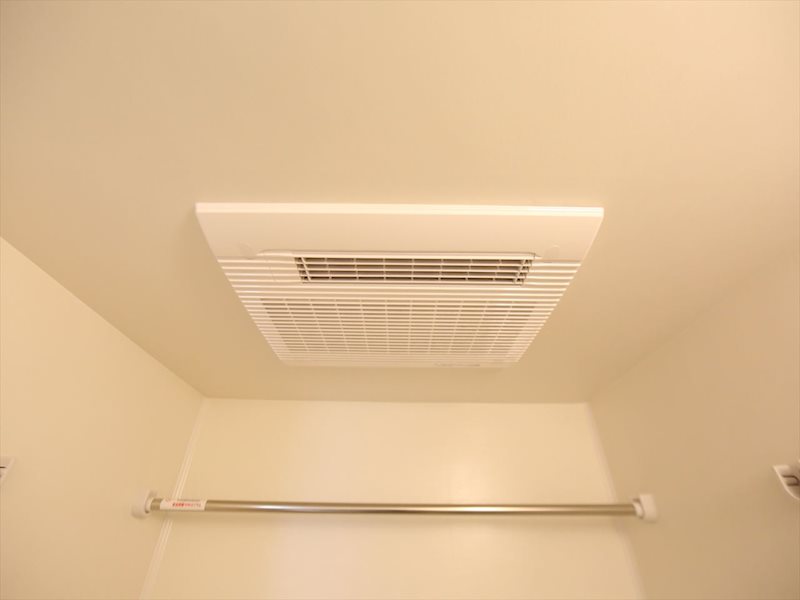 その他設備　浴室暖房乾燥機付き