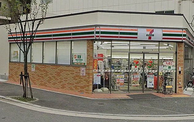 コンビニ　セブンイレブン大阪南堀江4丁目西店（コンビニ）まで182m