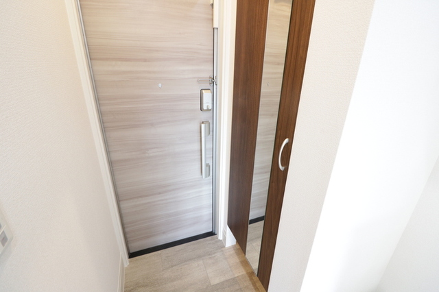 玄関　１０２・玄関