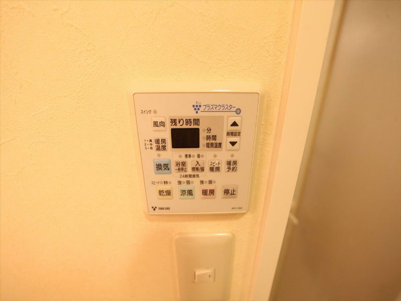 その他設備　浴室暖房乾燥機付き