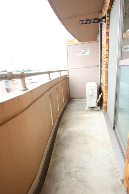 バルコニー　朝日が差し込むバルコニー！