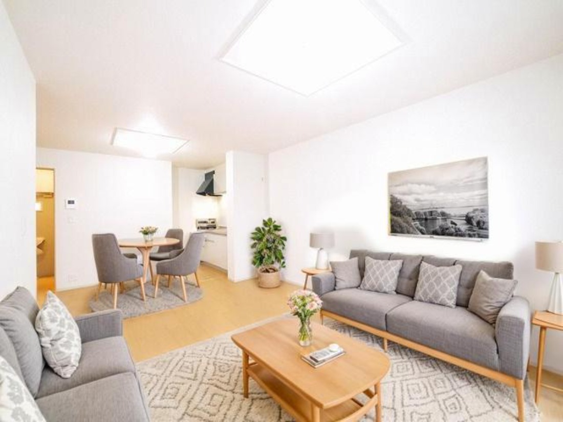 居室・リビング　CGで家具等を配置したもので家具等は含まれません