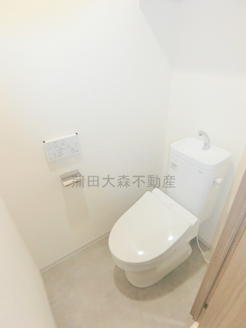 トイレ　温水洗浄便座付きのトイレ