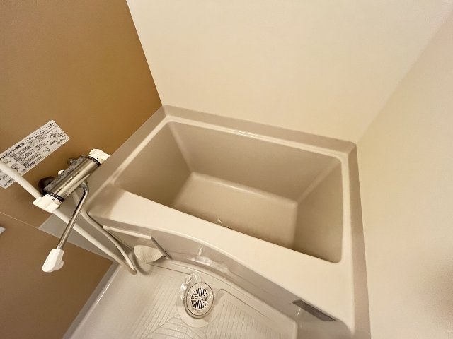 バス・シャワールーム　コンパクトで使いやすいお風呂です