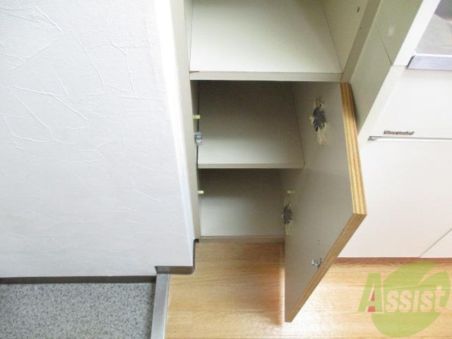 玄関　小さ目ながらのシューズボックスをご用意しておりまーす