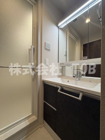 洗面設備　3面鏡シャンプードレッサー