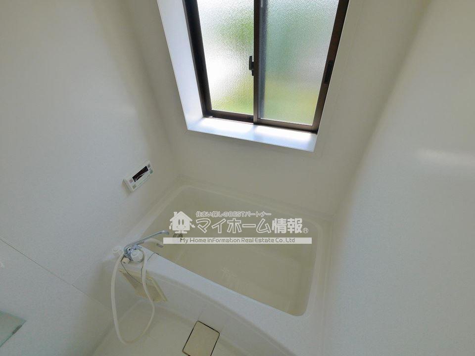 バス・シャワールーム　シャワー付きのバス