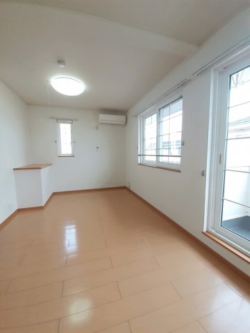 居室・リビング　こちらの居間で趣味の時間をお楽しみください