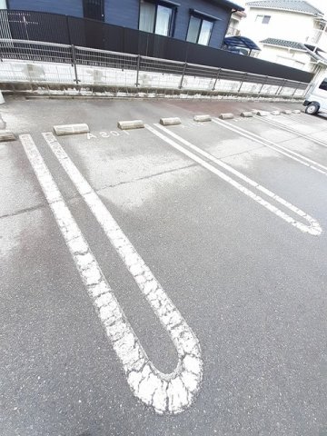 駐車場　駐車場に車を止められます