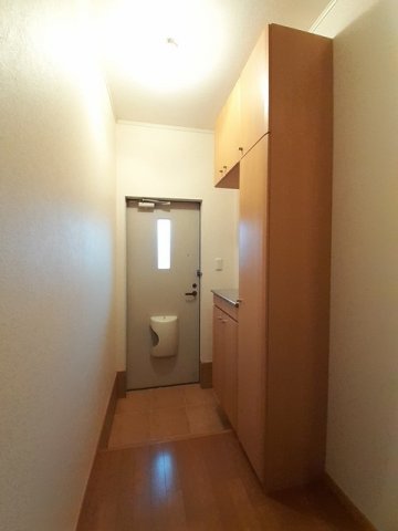 玄関　収納もある玄関です