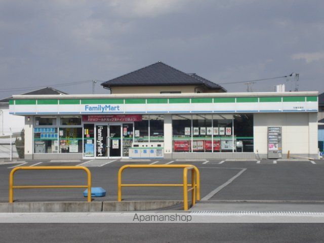 コンビニ　ファミリーマート（コンビニ）まで605m