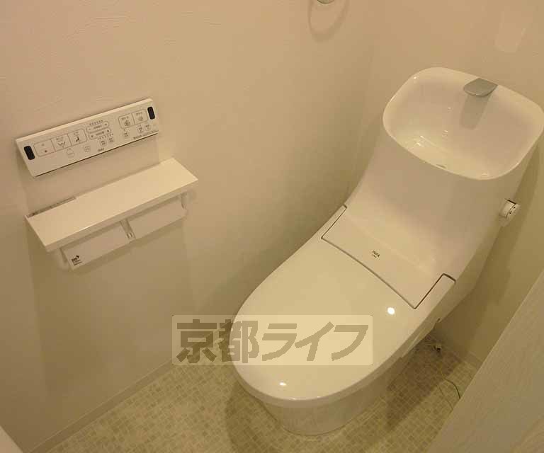 トイレ　ウォシュレット付きのトイレです・