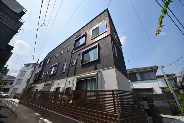 建物外観　★人気の千歳烏山駅まで徒歩圏内★