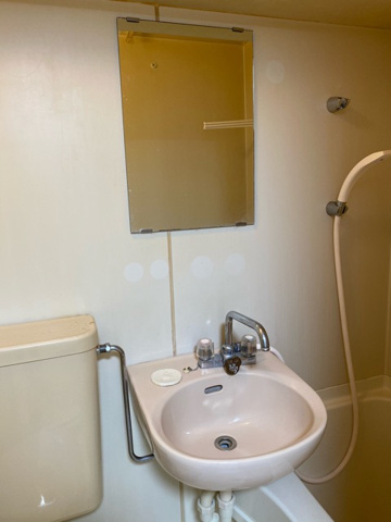 洗面設備　浴室内に洗面台付き！