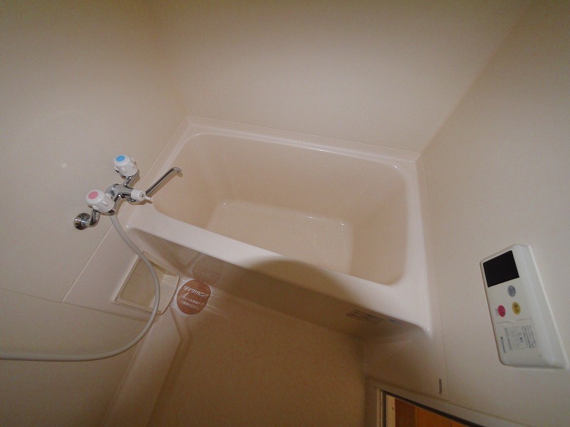 バス・シャワールーム　落ち着いた空間のお風呂です