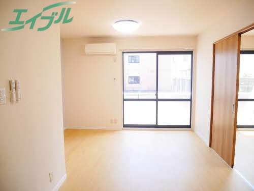 居室・リビング　同型参考写真