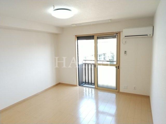 居室・リビング　同物件別部屋です