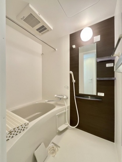 バス・シャワールーム　※別部屋の写真です