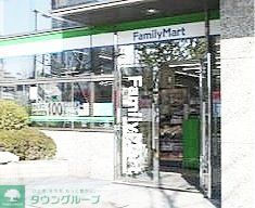 コンビニ　ファミリーマート新宿アイタウン店（コンビニ）まで10m