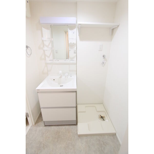 洗面設備　同タイプのお部屋の室内写真となります。