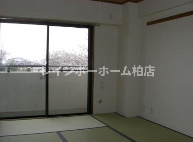 居室・リビング　和室、ちょっとしたくつろぎスペースにいかがでしょうか