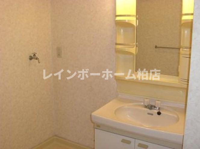 洗面設備　使いやすい洗面所です