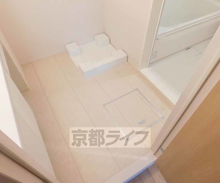 洗面設備　脱衣所も広くて便利ですね。