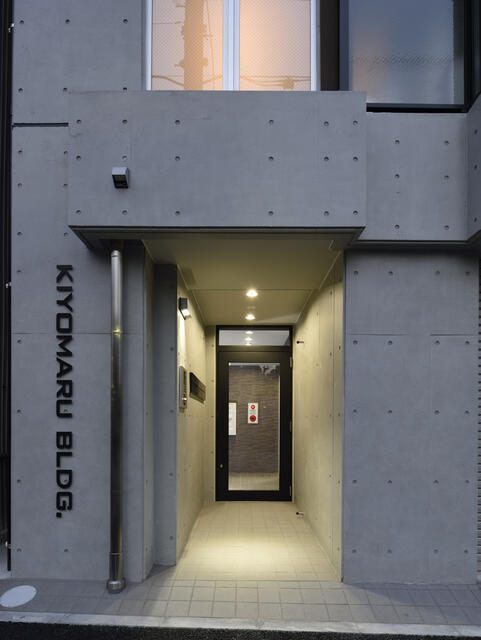 エントランス　２面採光です