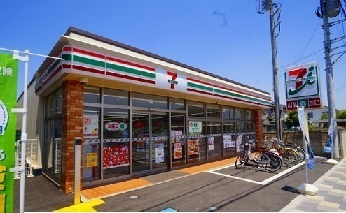 コンビニ　セブンイレブン（コンビニ）まで950m
