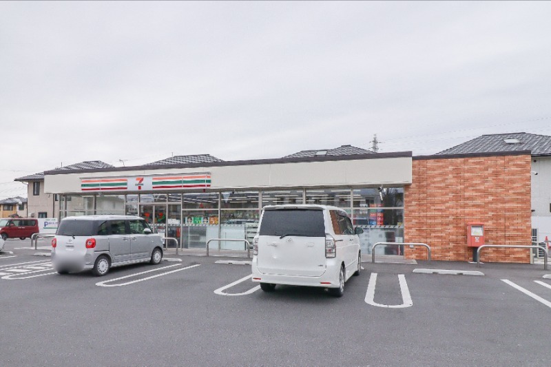コンビニ　セブン-イレブン 伊勢崎西部公園前店（コンビニ）まで886m