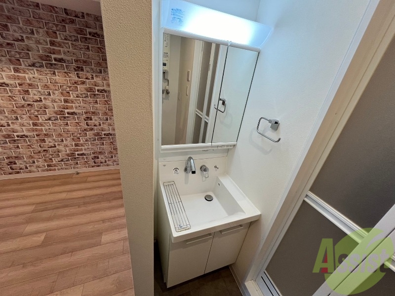 洗面設備　こちらに洗面台があります。朝の洗顔はこちらで。