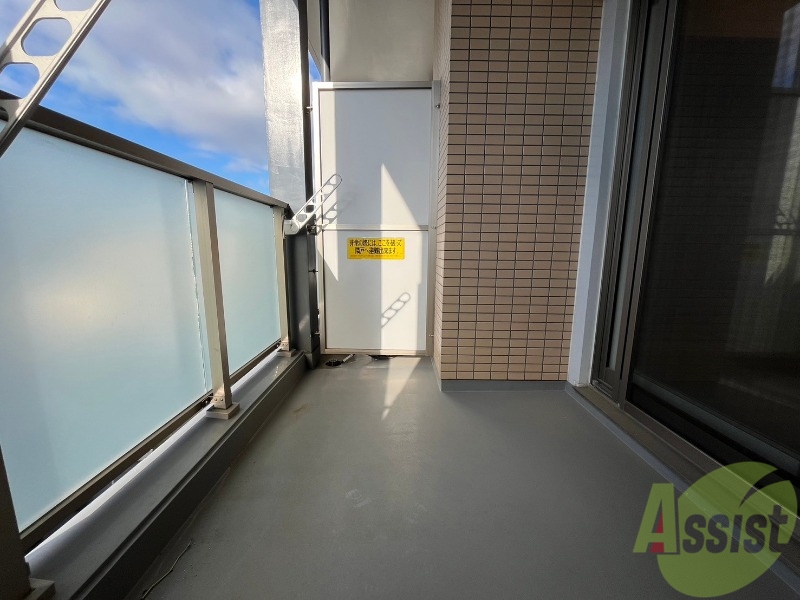 バルコニー　バルコニーは幅があり、広い印象を受けました。