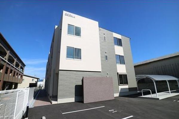 エントランス　「エクセラン朝妻」は敷地も広いです！